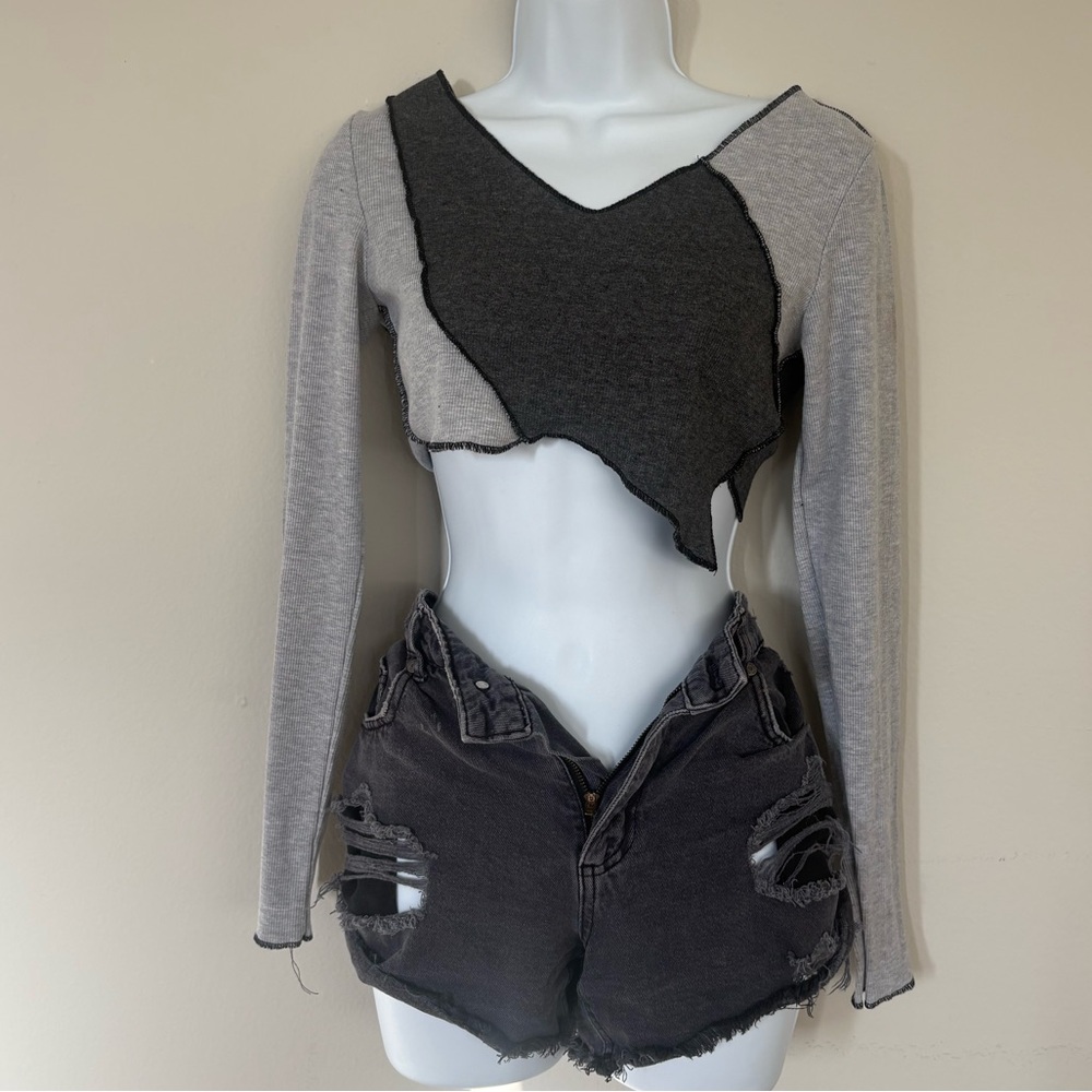 SHEIN Two Tone Ribbed Long Sleeve Cropped Tee Size M